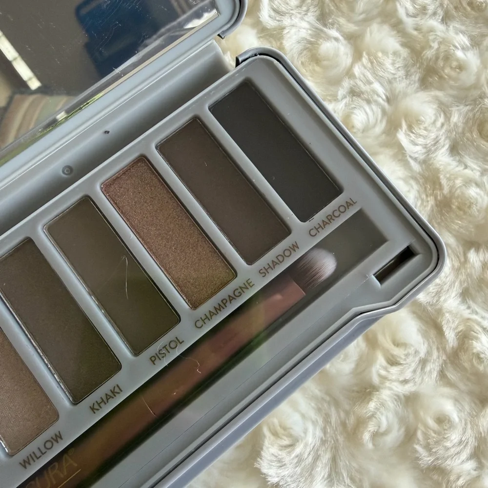 New Lacura Two Neutral Eyeshadow Palette with Brush
